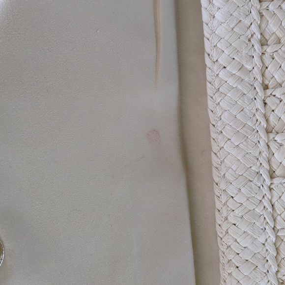 Woven clutch with tassels and removable wrist leash - Picture 5 of 8